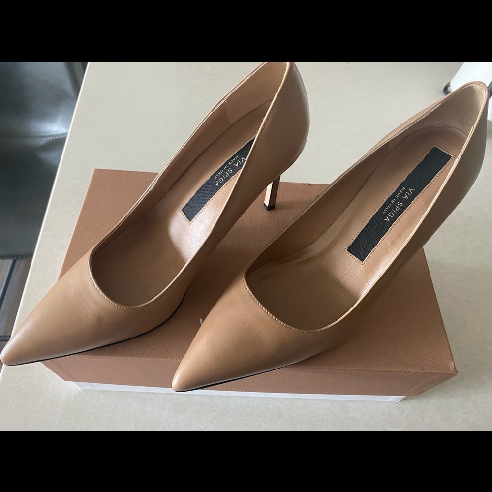 Via Spiga pump